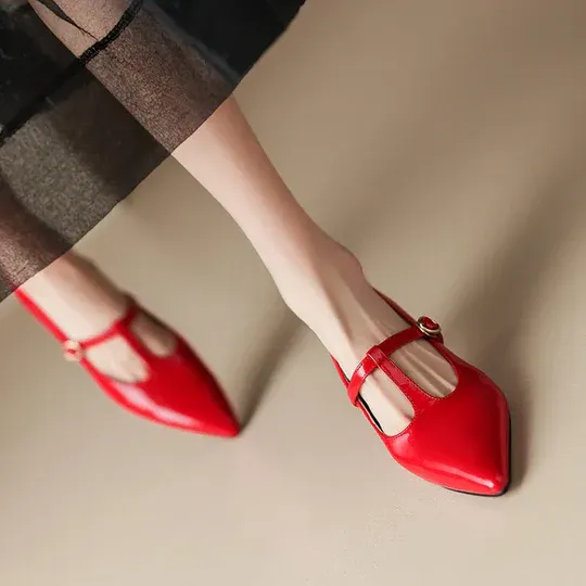 Leder Pumps mit T-Riemen und niedrigem Absatz - Image 3
