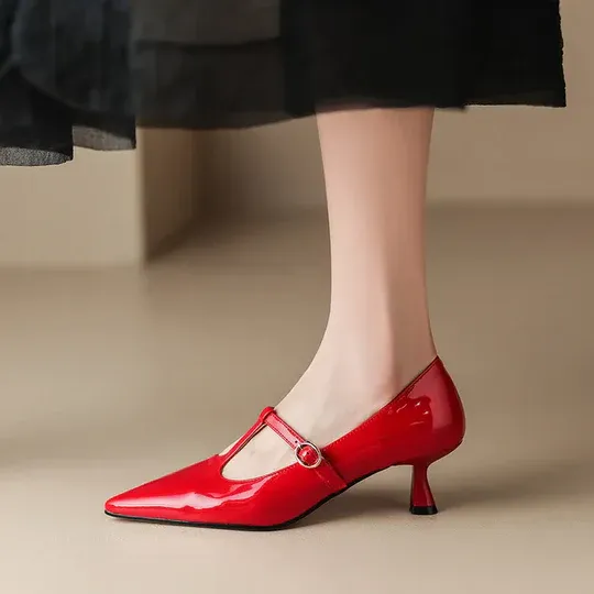Leder Pumps mit T-Riemen und niedrigem Absatz - Image 5