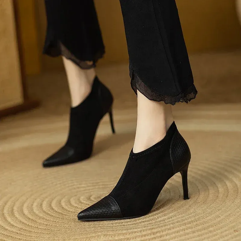 Leder Pumps mit spitzer Zehenpartie und Stiletto Absatz - Image 2