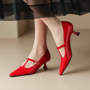 Leder Pumps mit T-Riemen und niedrigem Absatz