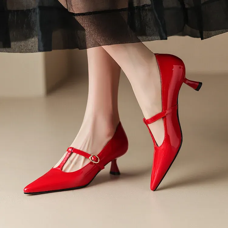 Leder Pumps mit T-Riemen und niedrigem Absatz