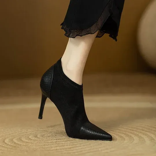 Leder Pumps mit spitzer Zehenpartie und Stiletto Absatz - Image 4