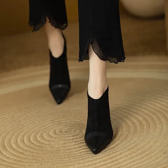 Leder Pumps mit spitzer Zehenpartie und Stiletto Absatz